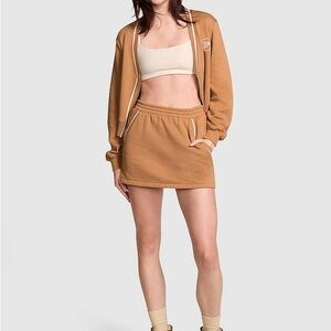 PINK Victoria's Secret Tan & White Elastic Waist Skort